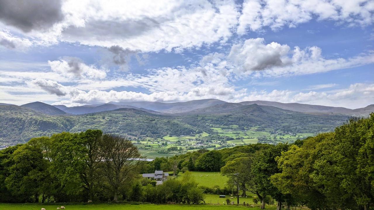Laurel - Pet-Friendly Cottage With Indoor Pool, Hot Tub & Panoramic Snowdonia Views Колвин Бэй Экстерьер фото