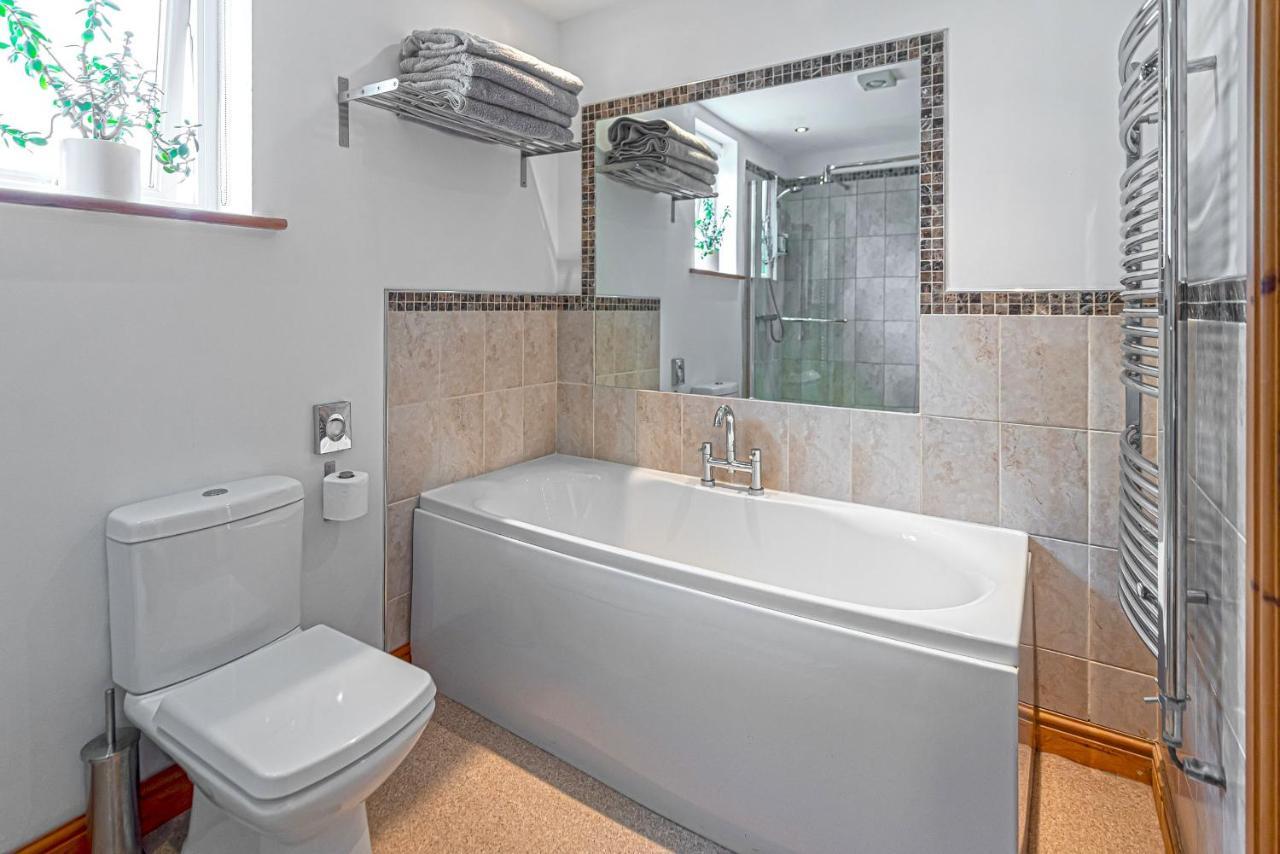 Laurel - Pet-Friendly Cottage With Indoor Pool, Hot Tub & Panoramic Snowdonia Views Колвин Бэй Экстерьер фото