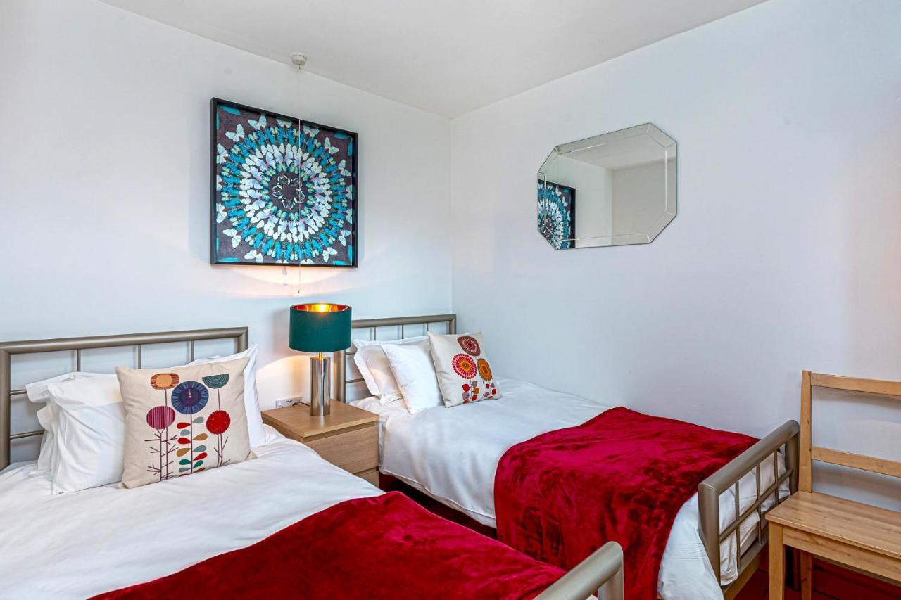 Laurel - Pet-Friendly Cottage With Indoor Pool, Hot Tub & Panoramic Snowdonia Views Колвин Бэй Экстерьер фото