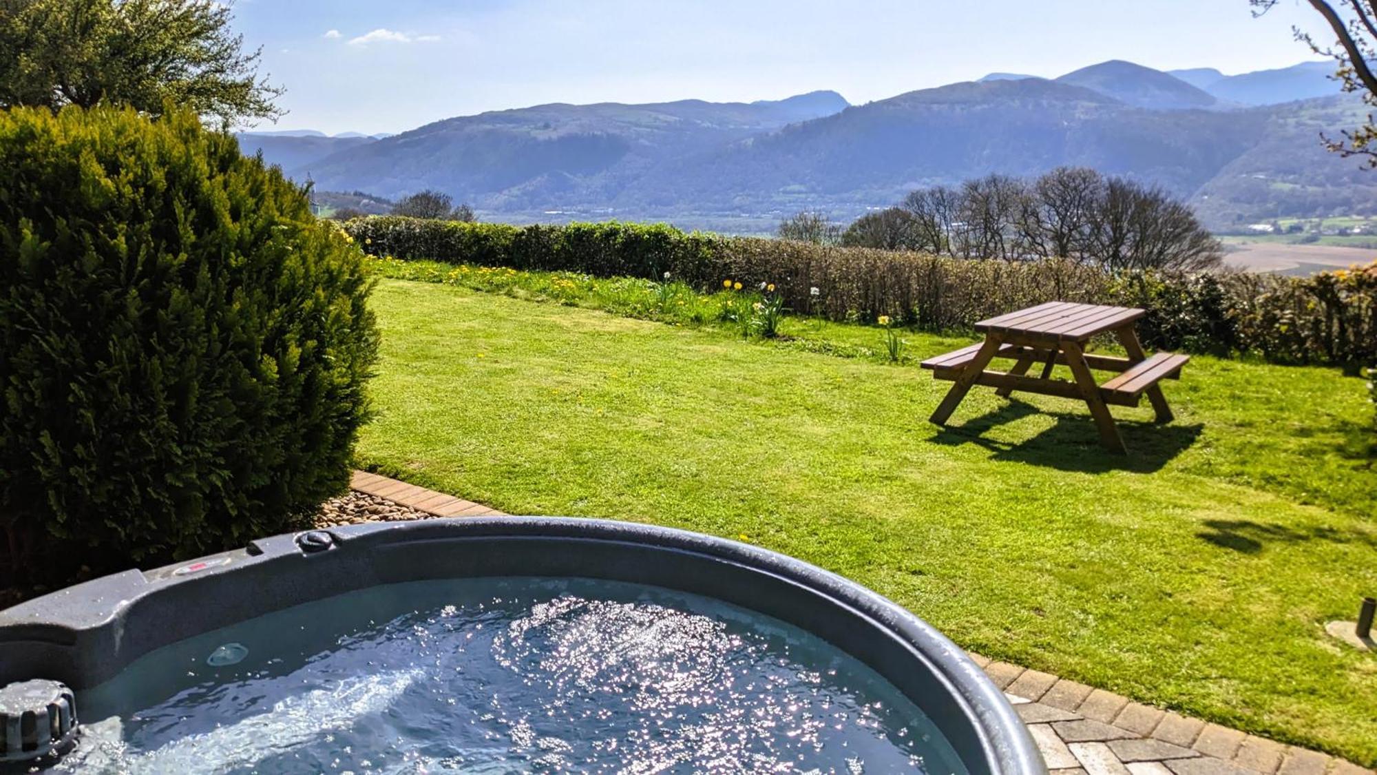 Laurel - Pet-Friendly Cottage With Indoor Pool, Hot Tub & Panoramic Snowdonia Views Колвин Бэй Экстерьер фото